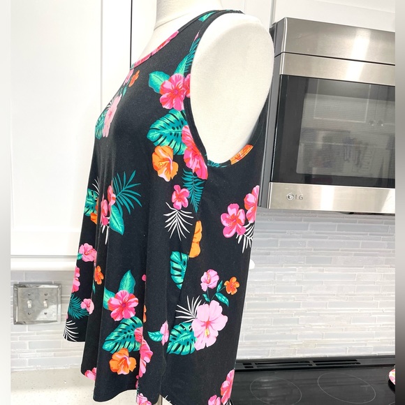 Tropical Tank Top! - Picture 5 of 5